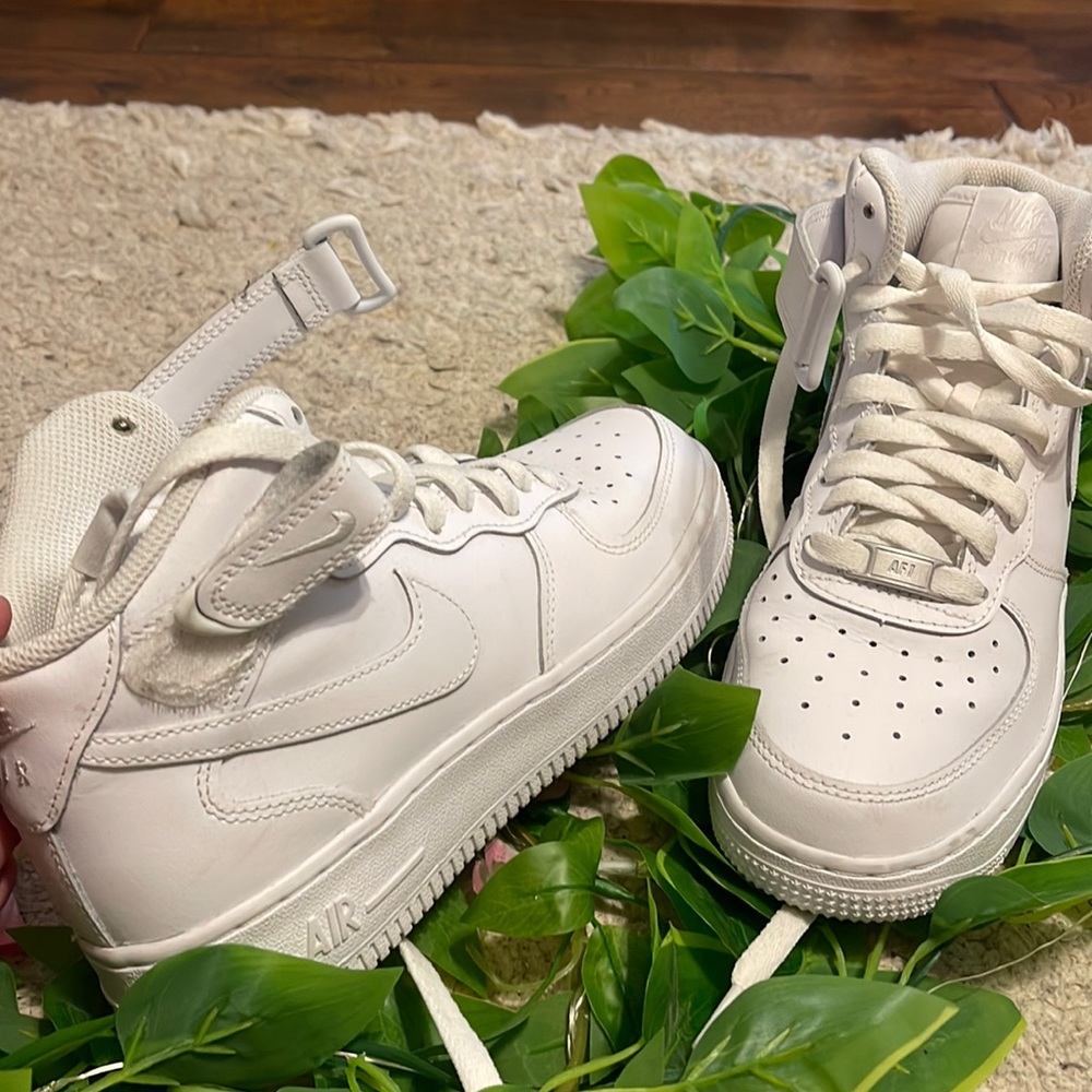 NIKE AIRFORCE MIDS
